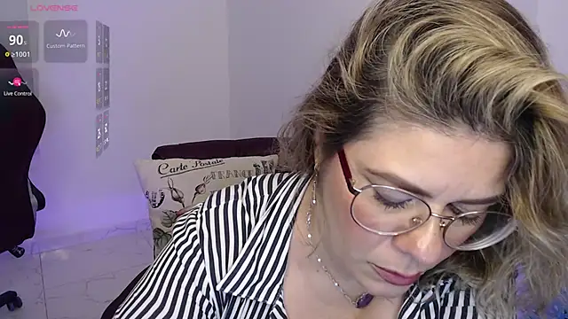 Snapshot of Serenay_ chatting on February 2025 12:58:02 AM Serenay online show from February 2025 12:58:02 AM