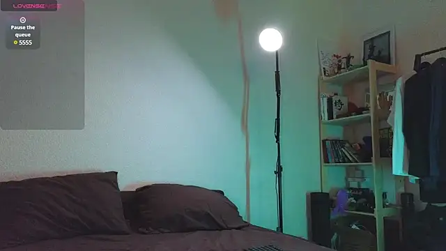 Snapshot of Space_X_Roxy_ chatting on February 2025 05:44:02 PM Space X Roxy online show from February 2025 05:44:02 PM