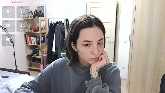 Snapshot of Space_X_Roxy_ chatting on November 2025 06:24:02 PM Space X Roxy online show from November 2025 06:24:02 PM