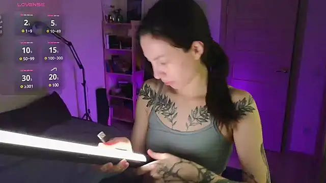 Snapshot of Space_X_Roxy_ chatting on January 2025 07:53:01 PM Space X Roxy online show from January 2025 07:53:01 PM