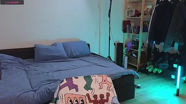 Snapshot of Space_X_Roxy_ chatting on March 2025 05:09:01 PM Space X Roxy online show from March 2025 05:09:01 PM