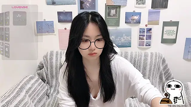 Snapshot of LiLiYbaby chatting on May 2026 06:53:01 AM LiLiYbaby online show from May 2026 06:53:01 AM