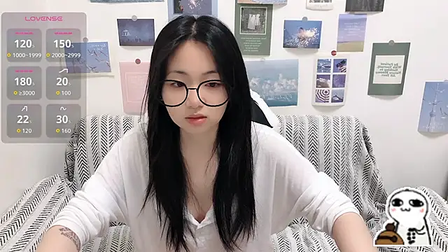 Snapshot of LiLiYbaby chatting on April 2026 06:44:01 AM LiLiYbaby online show from April 2026 06:44:01 AM