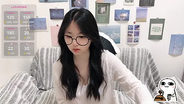 Snapshot of LiLiYbaby chatting on June 2026 06:43:02 AM LiLiYbaby online show from June 2026 06:43:02 AM
