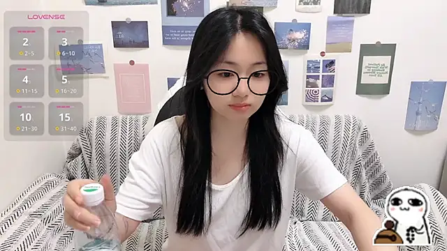 Snapshot of LiLiYbaby chatting on May 2026 06:52:01 AM LiLiYbaby online show from May 2026 06:52:01 AM