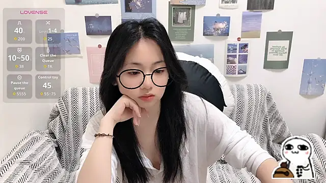 Snapshot of LiLiYbaby chatting on May 2026 06:44:01 AM LiLiYbaby online show from May 2026 06:44:01 AM
