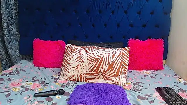 MelaninBear online show from September 2025 07:31:01 PM