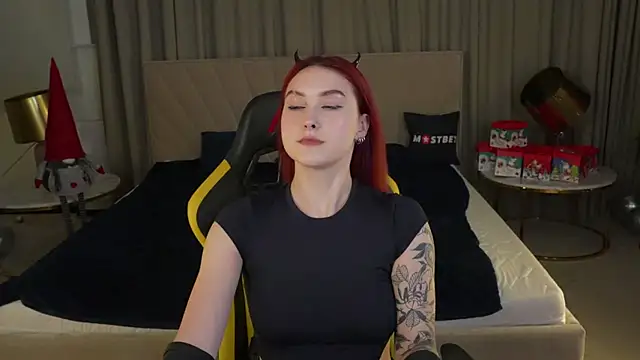 Magnetic Mia  online show from January 2025 08:16:02 PM
