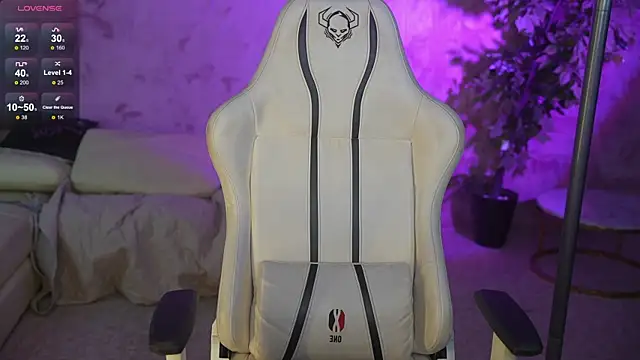 Magnetic Mia  online show from November 2025 04:16:02 AM