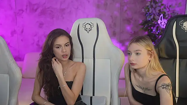 Magnetic Mia  online show from February 2025 04:05:02 PM