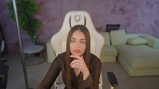 Magnetic Mia  online show from November 2025 12:47:02 AM