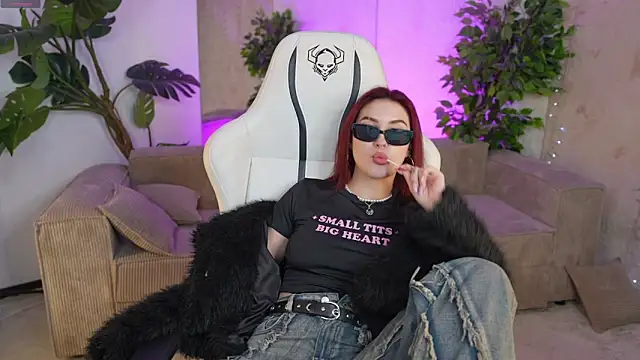 Magnetic Mia  online show from March 2025 09:24:02 AM