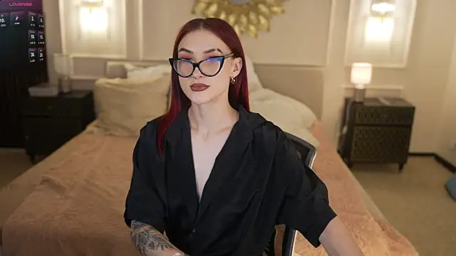 Magnetic Mia  online show from May 2026 11:03:02 PM
