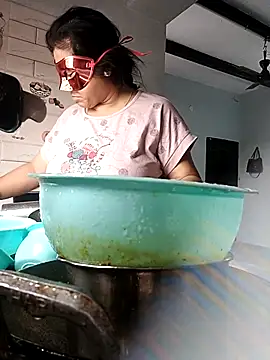 Snapshot of Punjabi_beauty123 chatting on October 2025 07:51:01 AM Punjabi beauty123 online show from October 2025 07:51:01 AM