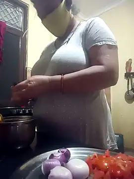 Snapshot of Punjabi_beauty123 chatting on December 2024 01:43:02 PM Punjabi beauty123 online show from December 2024 01:43:02 PM