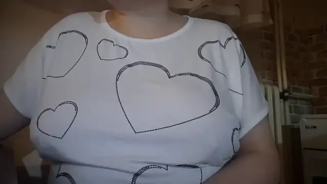 Snapshot of AalinnaK chatting on December 2025 06:31:02 PM AalinnaK online show from December 2025 06:31:02 PM