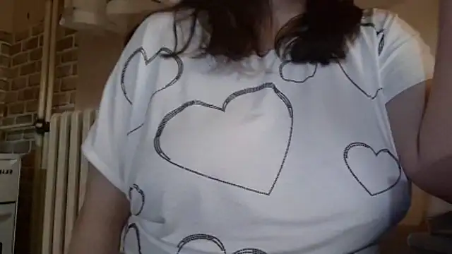 Snapshot of AalinnaK chatting on November 2025 12:16:01 PM AalinnaK online show from November 2025 12:16:01 PM