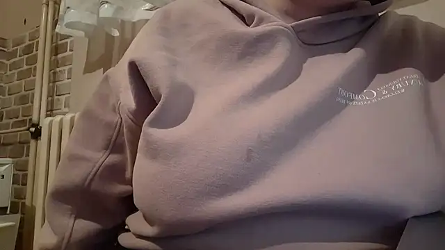 Snapshot of AalinnaK chatting on March 2025 09:37:01 PM AalinnaK online show from March 2025 09:37:01 PM