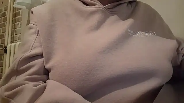 Snapshot of AalinnaK chatting on February 2025 08:47:01 PM AalinnaK online show from February 2025 08:47:01 PM