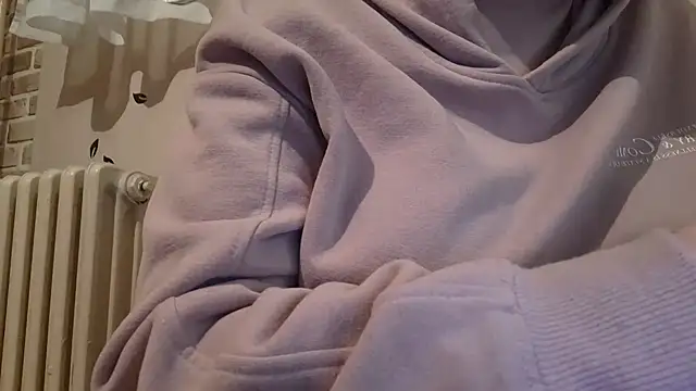 Snapshot of AalinnaK chatting on February 2025 08:47:02 PM AalinnaK online show from February 2025 08:47:02 PM