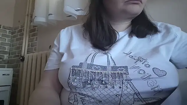 Snapshot of AalinnaK chatting on March 2025 02:40:01 PM AalinnaK online show from March 2025 02:40:01 PM