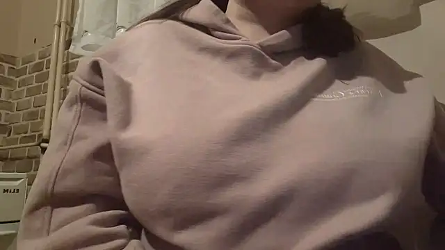 Snapshot of AalinnaK chatting on February 2025 12:00:02 AM AalinnaK online show from February 2025 12:00:02 AM