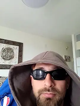 omarito100 online show from April 2026 07:44:03 AM