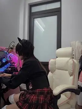 RassieRaph online show from October 2025 07:35:01 PM