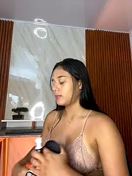 floriamANDjazmin online show from October 2025 07:13:02 PM