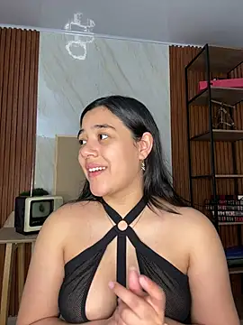 floriamANDjazmin online show from June 2026 06:58:02 PM