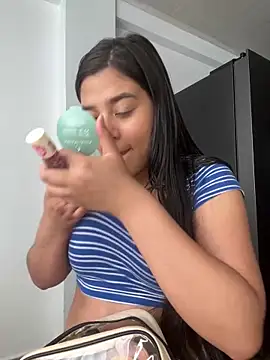 floriamANDjazmin online show from March 2026 08:49:02 PM