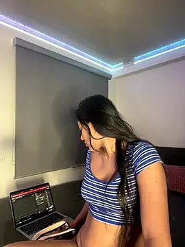 floriamANDjazmin online show from November 2025 10:13:01 PM