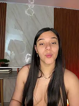 floriamANDjazmin online show from May 2026 07:06:02 PM