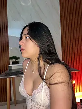 floriamANDjazmin online show from April 2026 07:07:01 PM