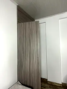 floriamANDjazmin online show from December 2025 05:02:02 AM