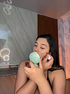 floriamANDjazmin online show from April 2026 07:09:02 PM