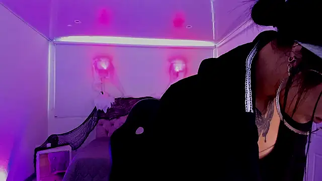 AuroraDiaz online show from November 2025 06:22:02 PM