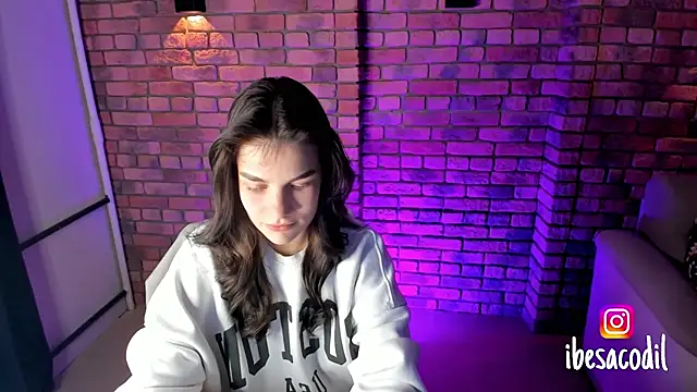 adriana allien online show from January 2025 10:01:01 PM