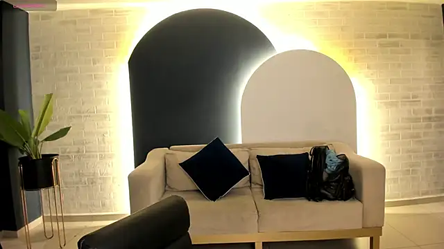 TaraLawrence online show from November 2025 03:51:02 AM