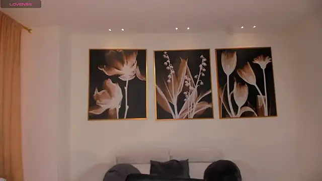 TaraLawrence online show from November 2025 02:43:02 AM