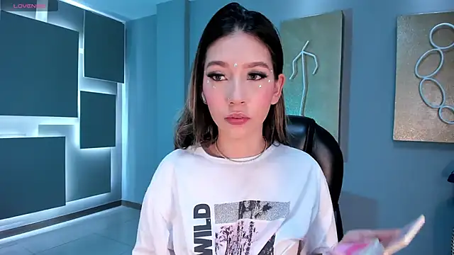 TaraLawrence online show from November 2025 03:13:02 AM