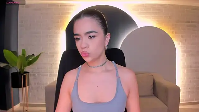 Snapshot of AlanaCraft chatting on October 2025 12:13:02 PM AlanaCraft online show from October 2025 12:13:02 PM