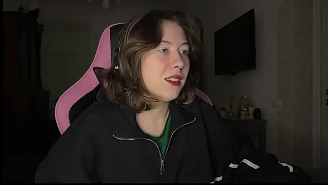 Snapshot of misswishh_ chatting on February 2025 12:06:01 AM misswishh online show from February 2025 12:06:01 AM