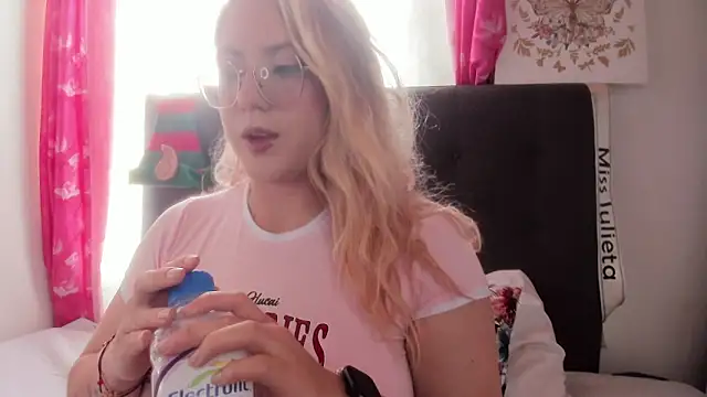 miss julietaa online show from December 2025 03:38:02 PM