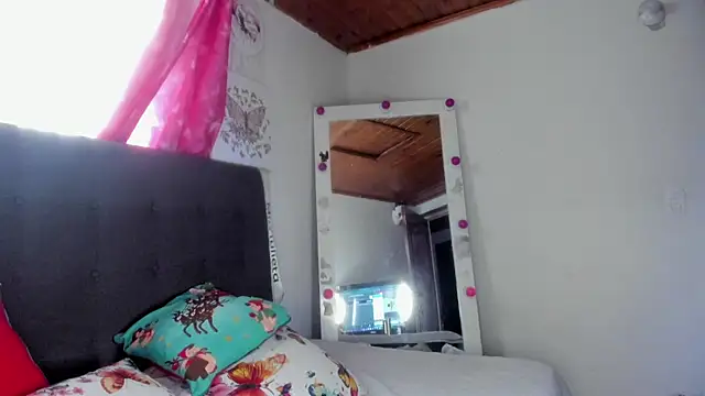 miss julietaa online show from December 2025 03:33:01 PM