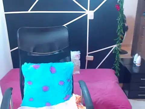 LUCY LI online show from March 2025 06:34:02 PM