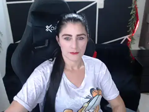 LUCY LI online show from November 2025 07:02:02 PM