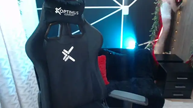 LUCY LI online show from November 2025 07:07:01 PM