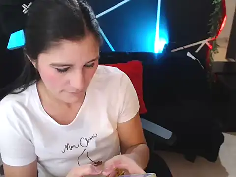 LUCY LI online show from November 2025 07:29:02 PM