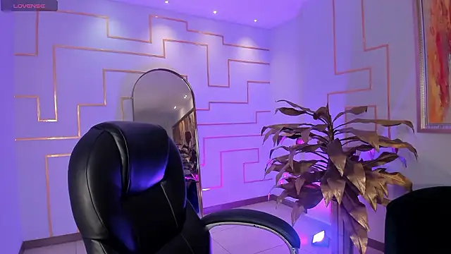 Snapshot of AllisonRogersX chatting on February 2026 02:40:02 AM AllisonRogersX online show from February 2026 02:40:02 AM